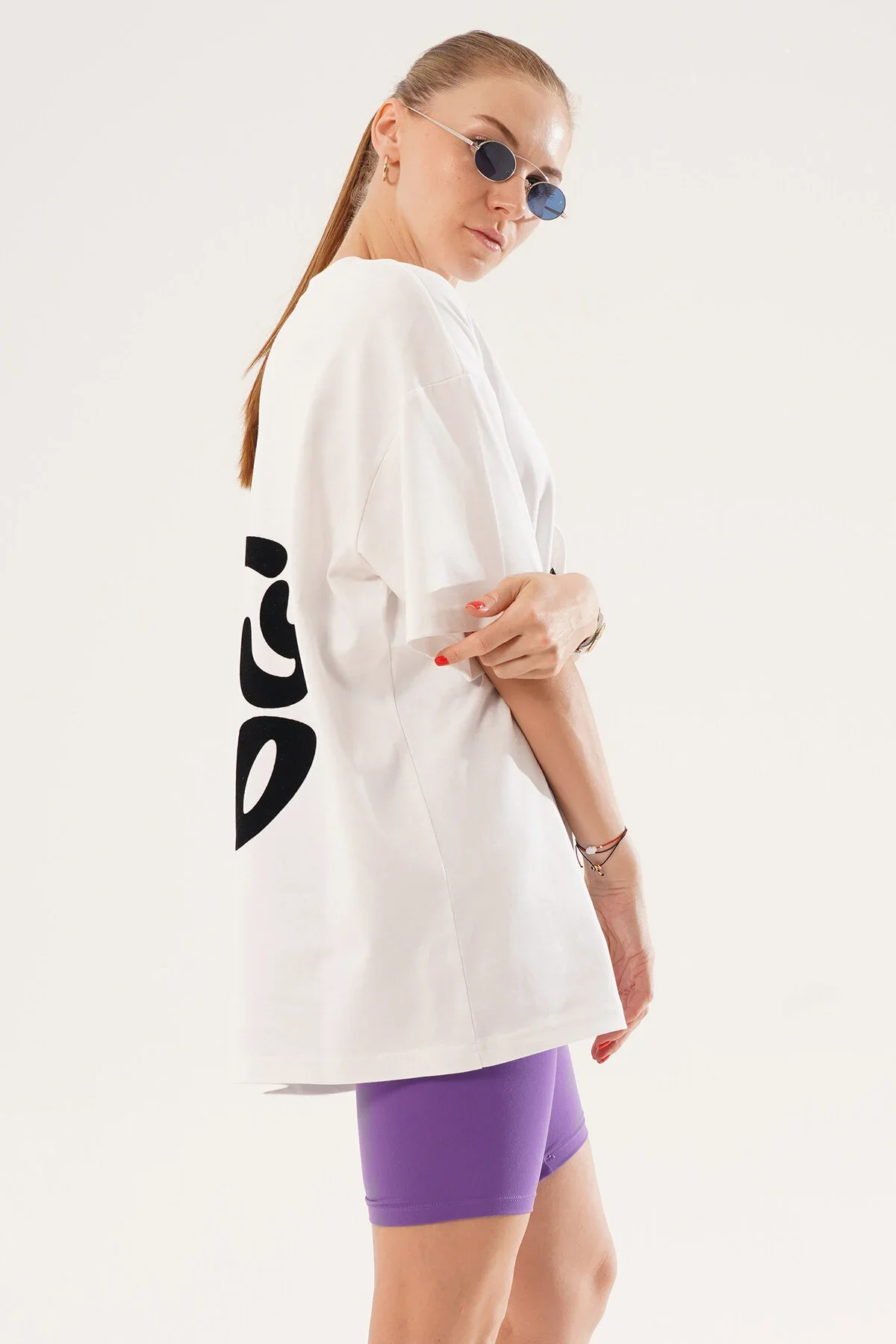Kadın Kadife Baskılı Beyaz Oversize T-Shirt - görsel 6