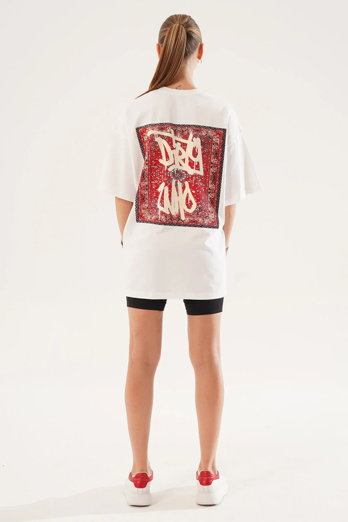 Kadın Kadife Baskılı Beyaz Oversize T-Shirt